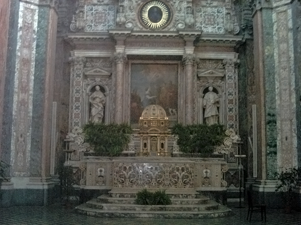 altare maggiore chiesa dei santi marcellino e festo